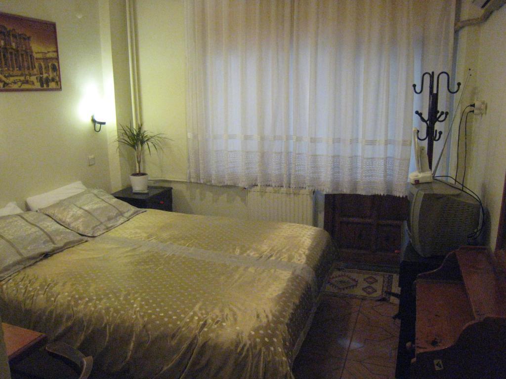 Paris Hotel Selçuk Cameră foto